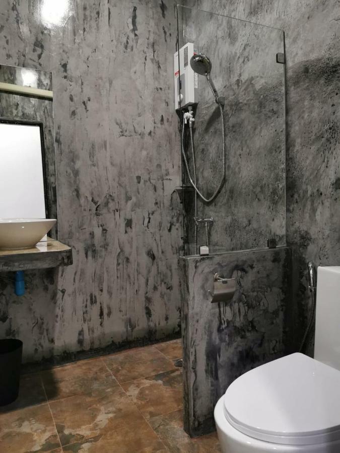 Laila​ Place 호텔 란타섬 외부 사진